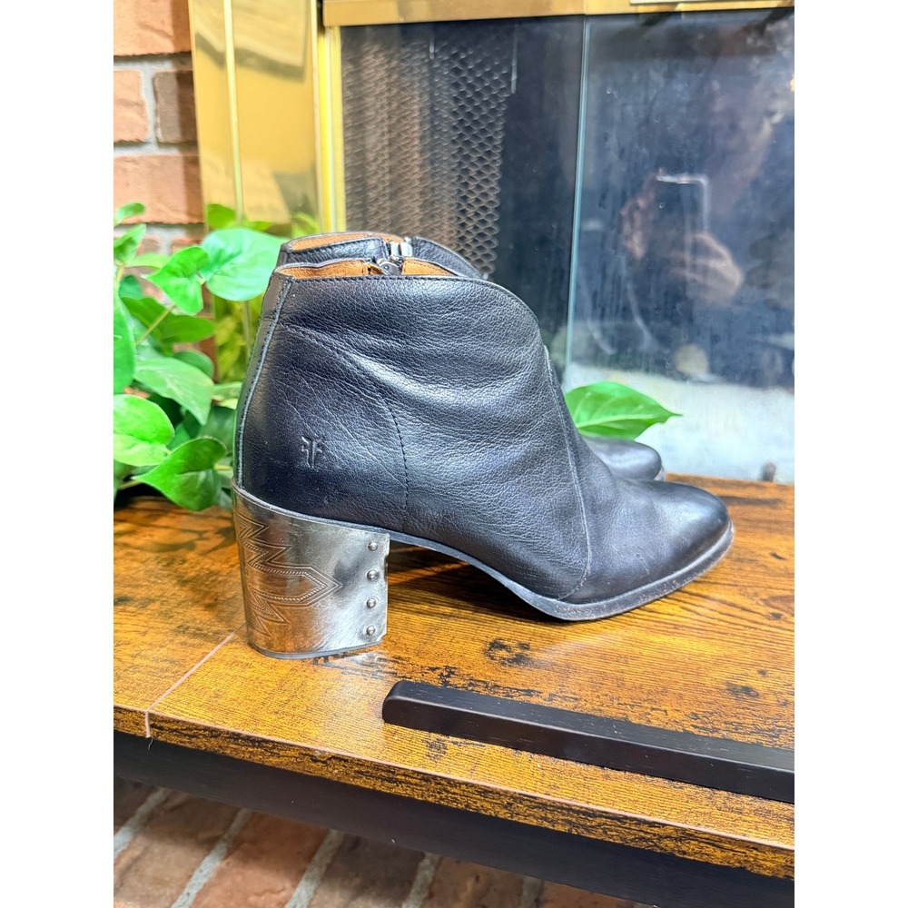 Frye Nora Omaha Ankle Boots Womens Black Etched Metal Block Heel Size 9B